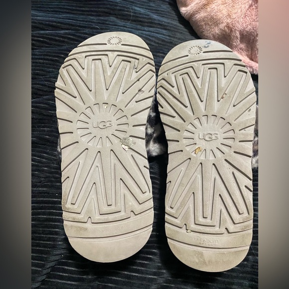 Uggs slides - Picture 2 of 3